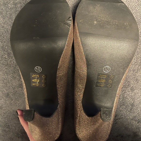 Shoes/heels - Picture 4 of 9